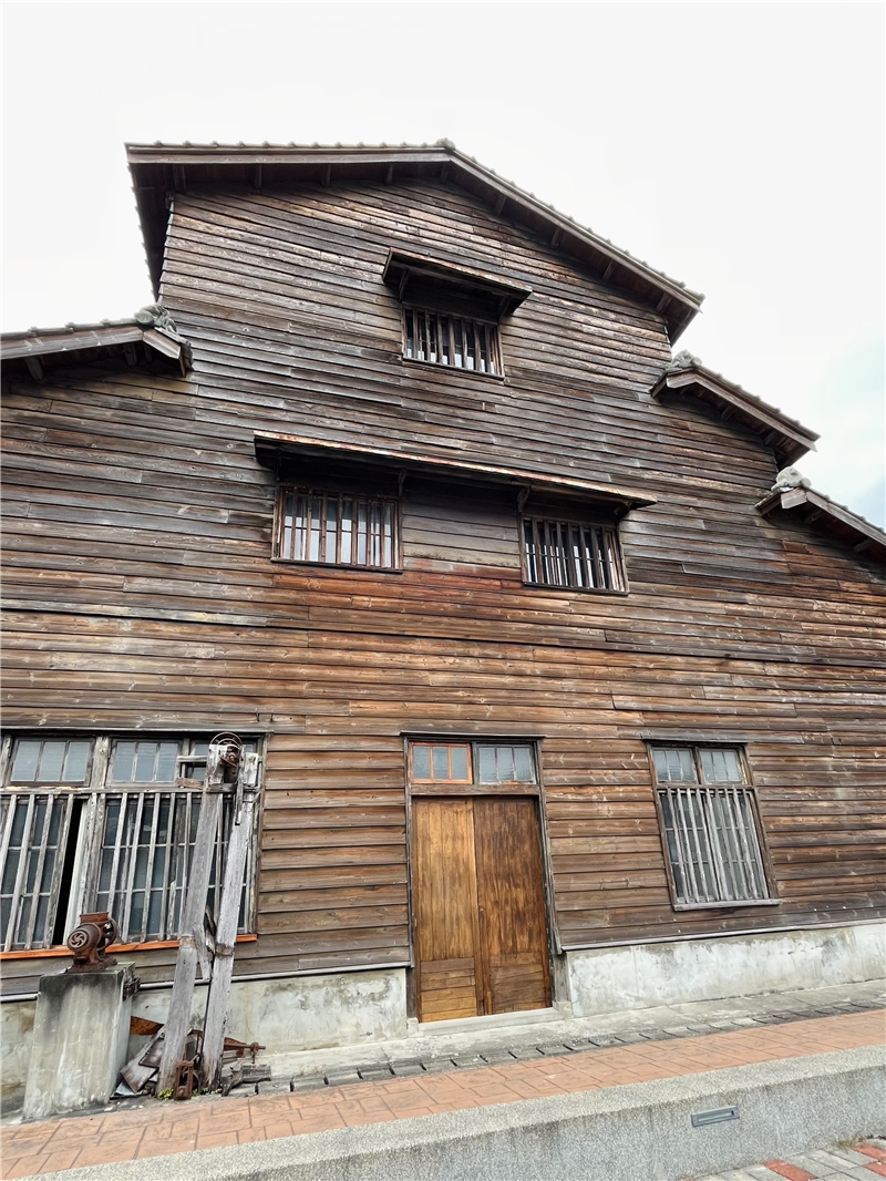 歷建石岡農會碾米穀倉立面