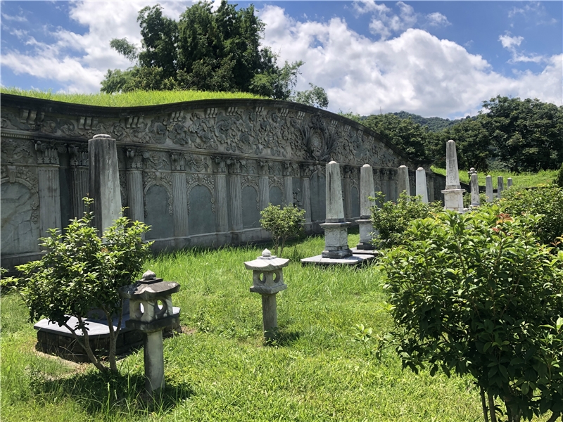 吳鸞旂墓園側立面