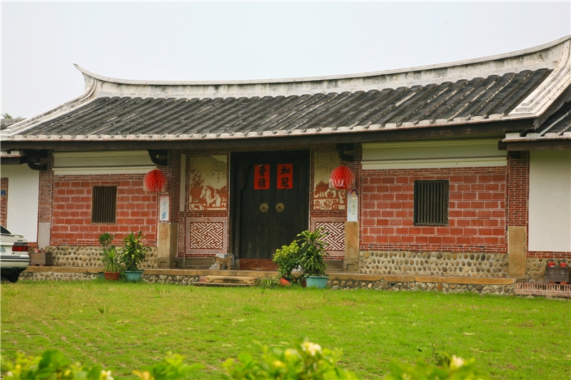 神岡呂家頂瓦厝前門